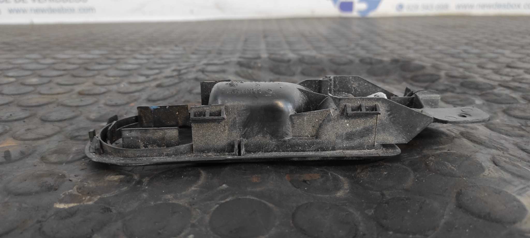 MANETA DELANTERA IZQUIERDA VOLKSWAGEN GOLF IV BERLINA (1J1) - vista 3