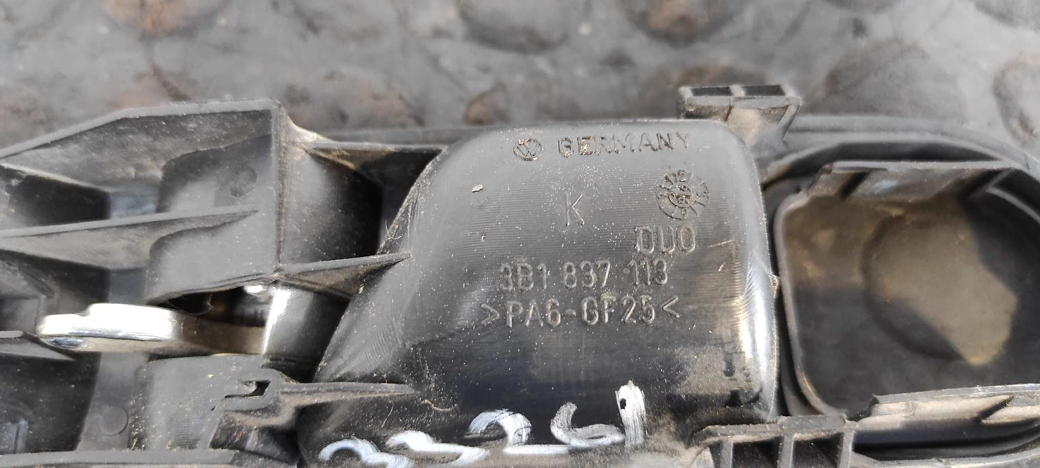 MANETA DELANTERA IZQUIERDA VOLKSWAGEN GOLF IV BERLINA (1J1) - vista 5