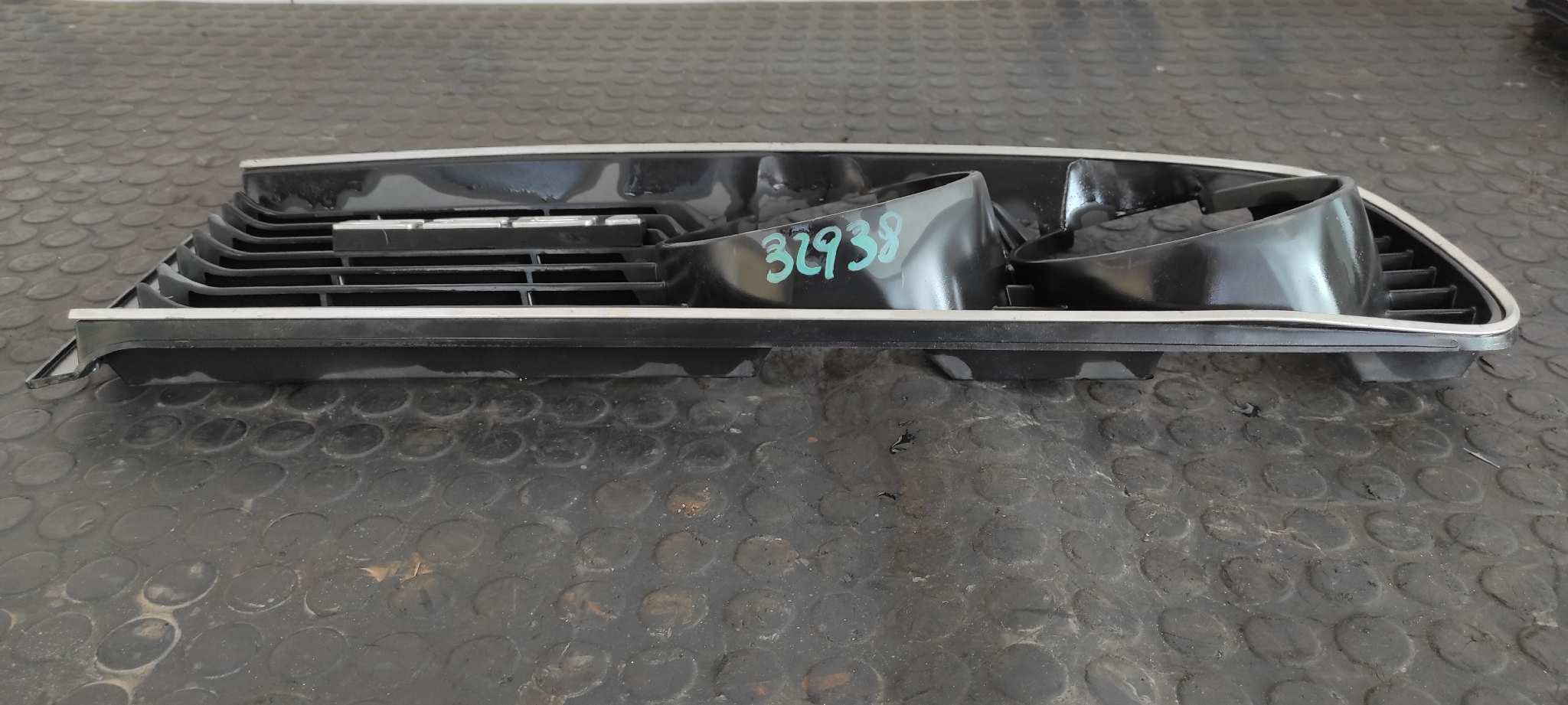 REJILLA DELANTERA BMW SERIE 5 (E12) - vista 4