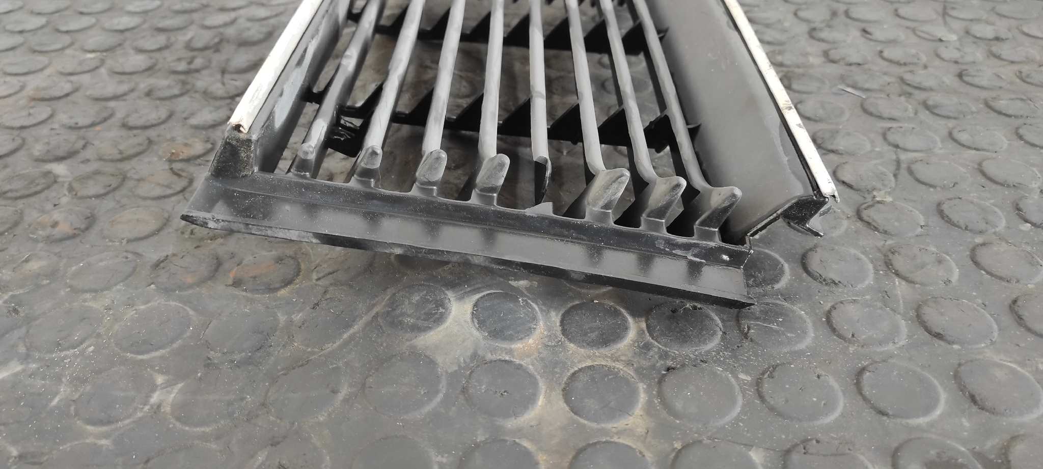 REJILLA DELANTERA BMW SERIE 5 (E12) - vista 7