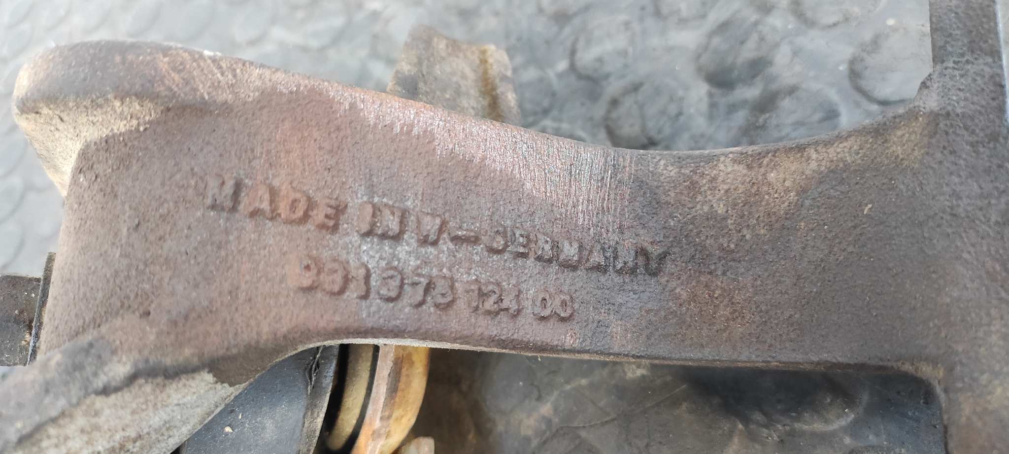 SOPORTE MOTOR PORSCHE 924 2.0 - vista 3