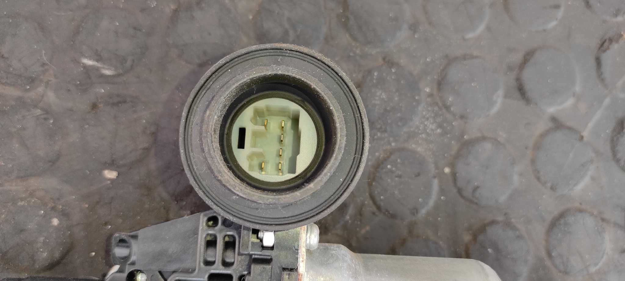 ELEVALUNAS DELANTERO DERECHO TOYOTA YARIS (KSP9/SCP9/NLP9) - vista 2