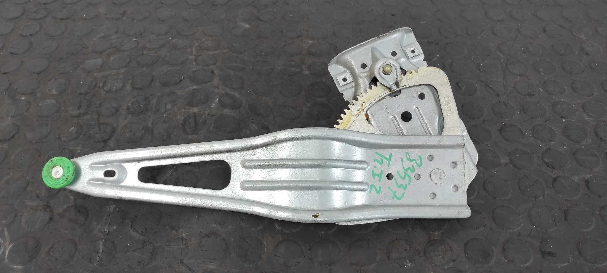 ELEVALUNAS TRASERO IZQUIERDO TOYOTA YARIS (KSP9/SCP9/NLP9) - vista 3