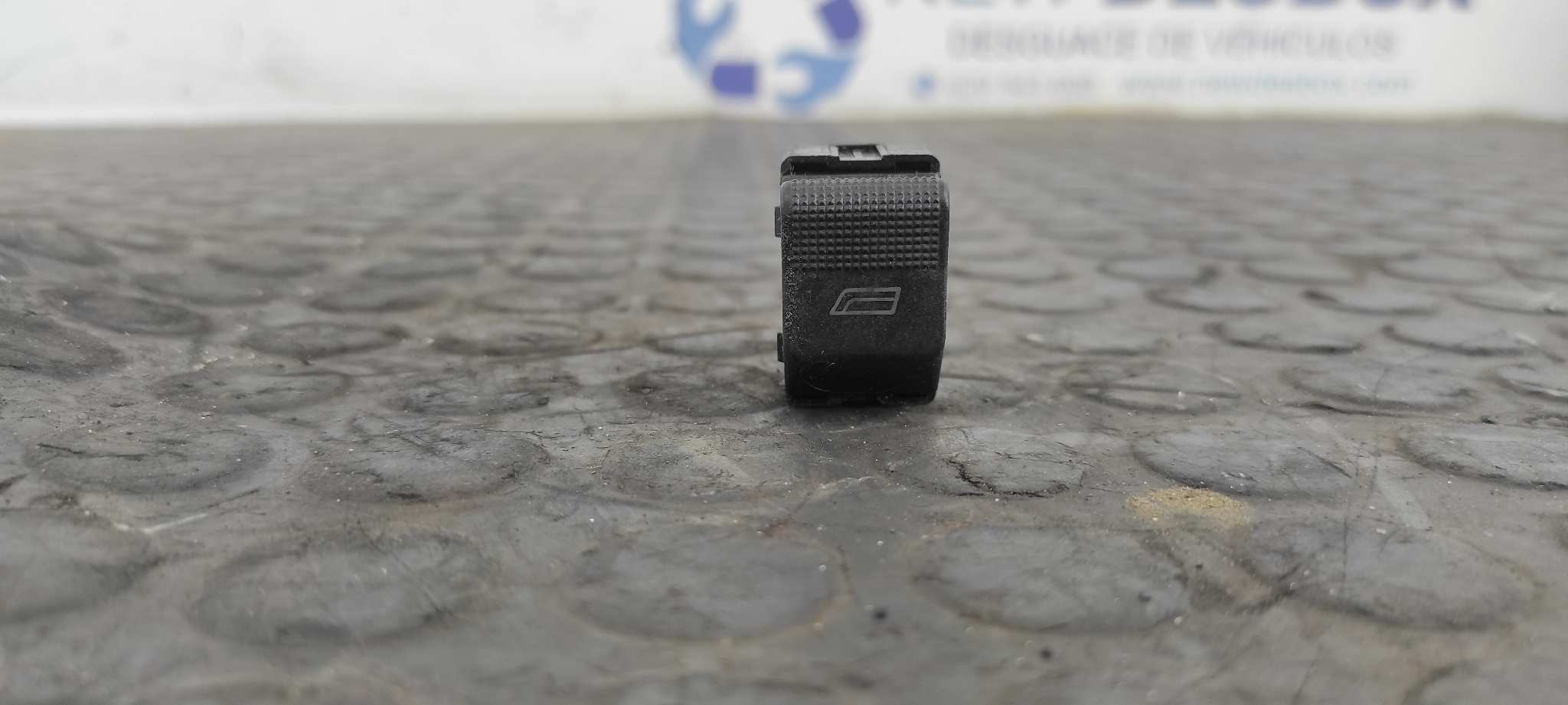 MANDO ELEVALUNAS DELANTERO DERECHO SEAT IBIZA (6K1)