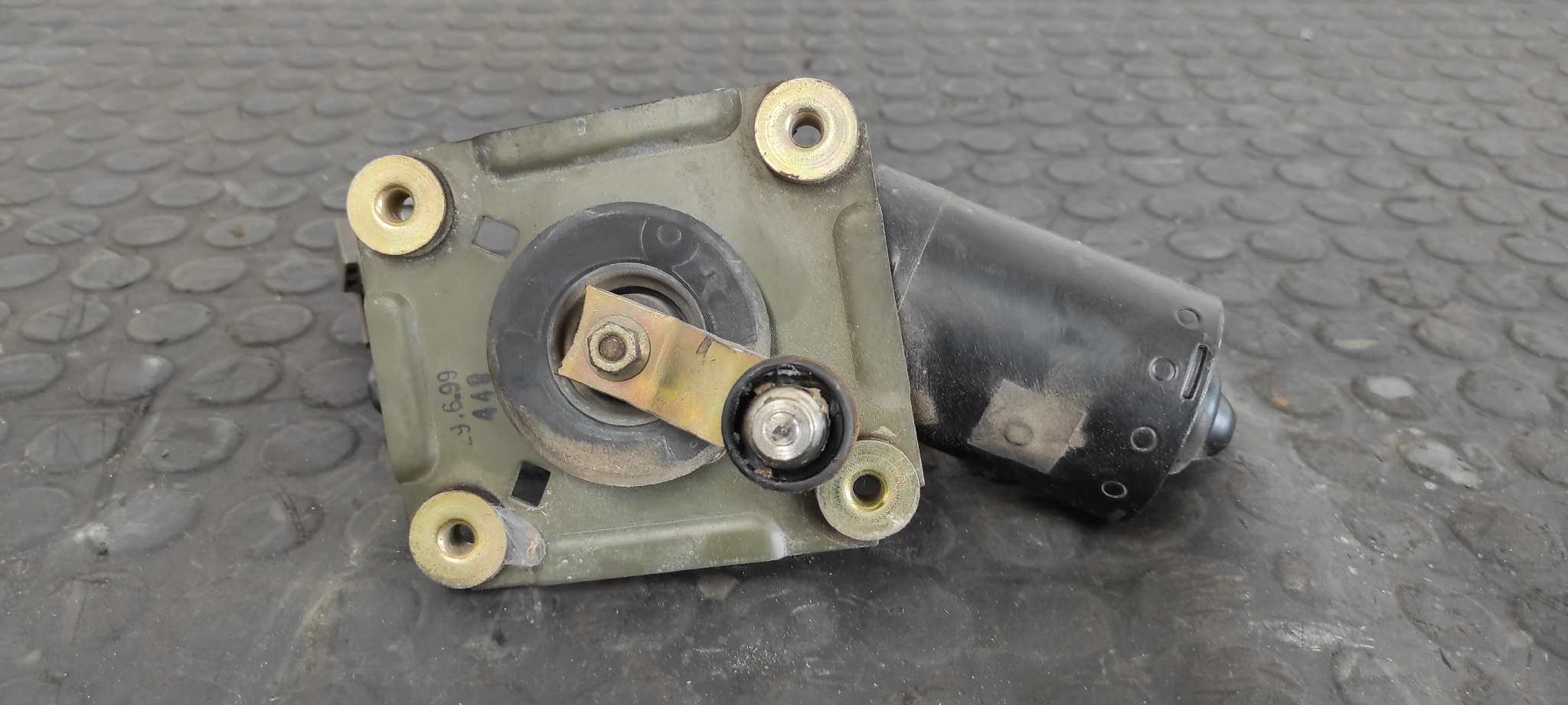 MOTOR LIMPIA DELANTERO NISSAN TERRANO/TERRANO.II (R20) - vista 2