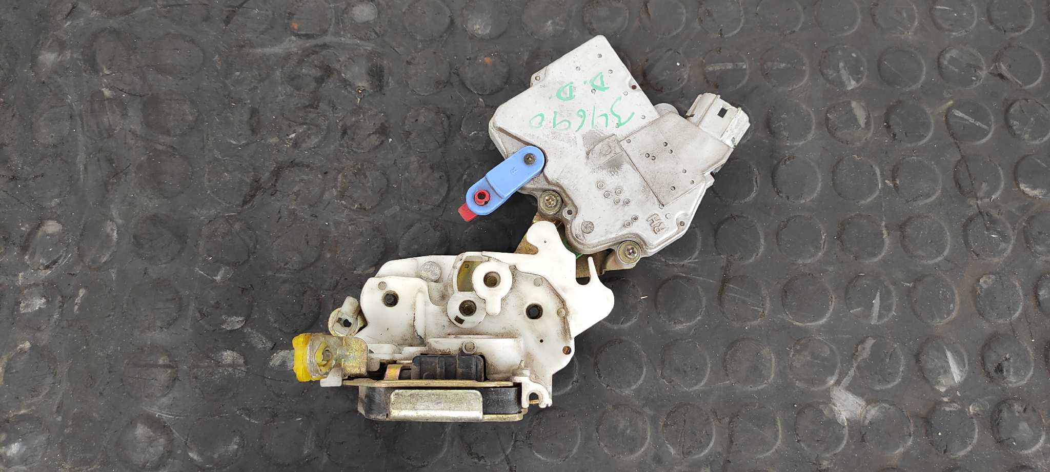 CERRADURA PUERTA DELANTERA DERECHA NISSAN TERRANO/TERRANO.II (R20)