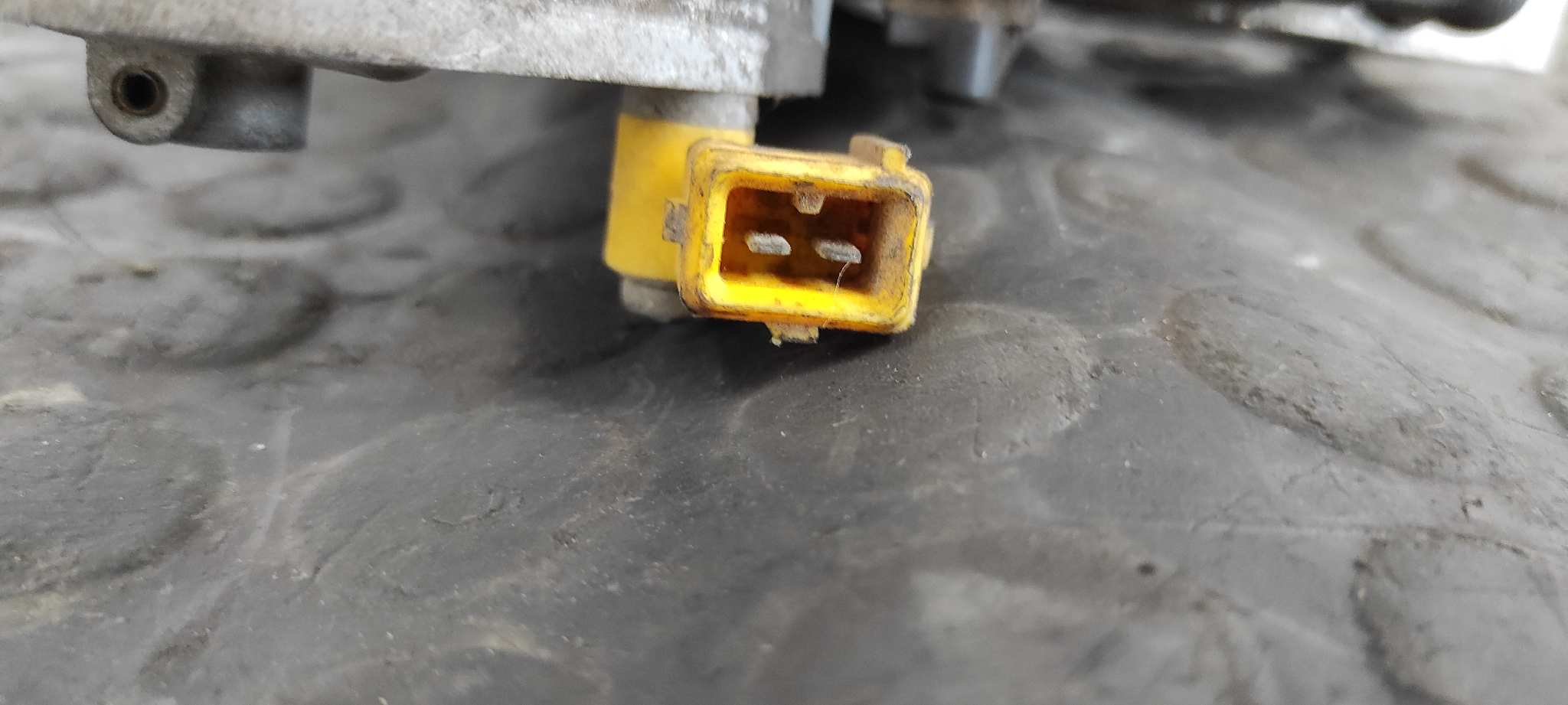 CAJA MARIPOSA CITROEN SAXO - vista 3