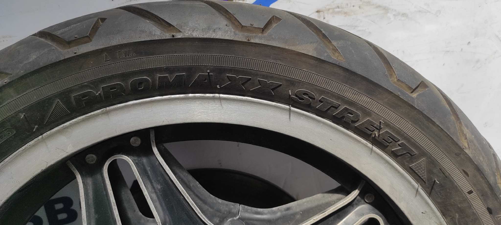 LLANTA HONDA CB 900 - vista 6