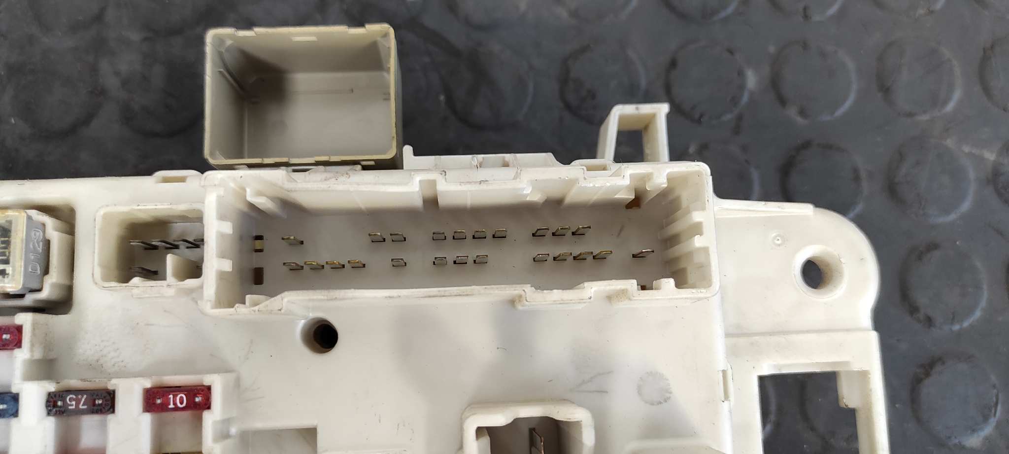 CAJA RELES / FUSIBLES TOYOTA RAV 4 (A2) - vista 10