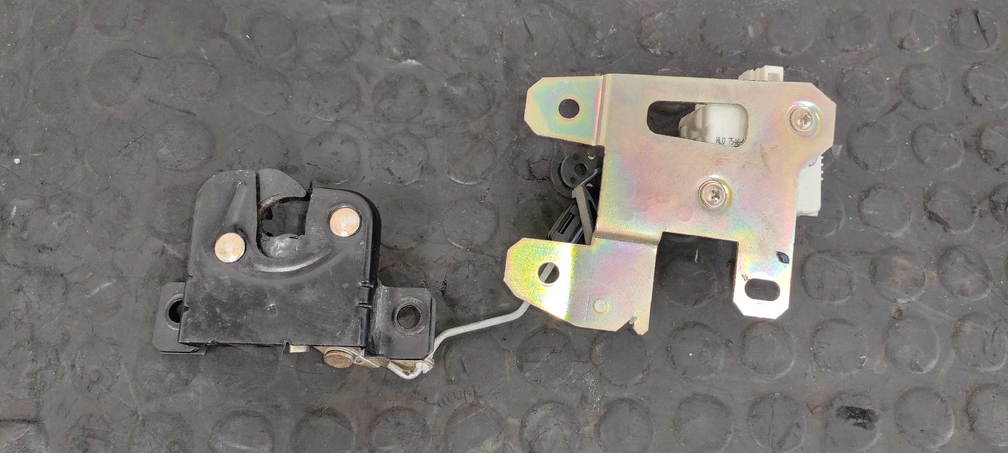 CERRADURA MALETERO / PORTON VOLKSWAGEN TOUAREG (7LA) - vista 5