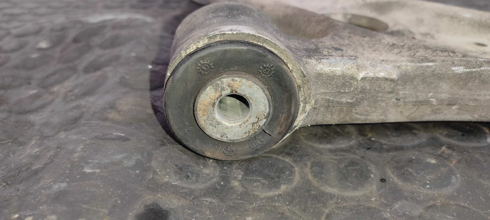 BRAZO IZQUIERDO INFERIOR DELANTERO VOLKSWAGEN PASSAT BERLINA (3C2) - vista 6