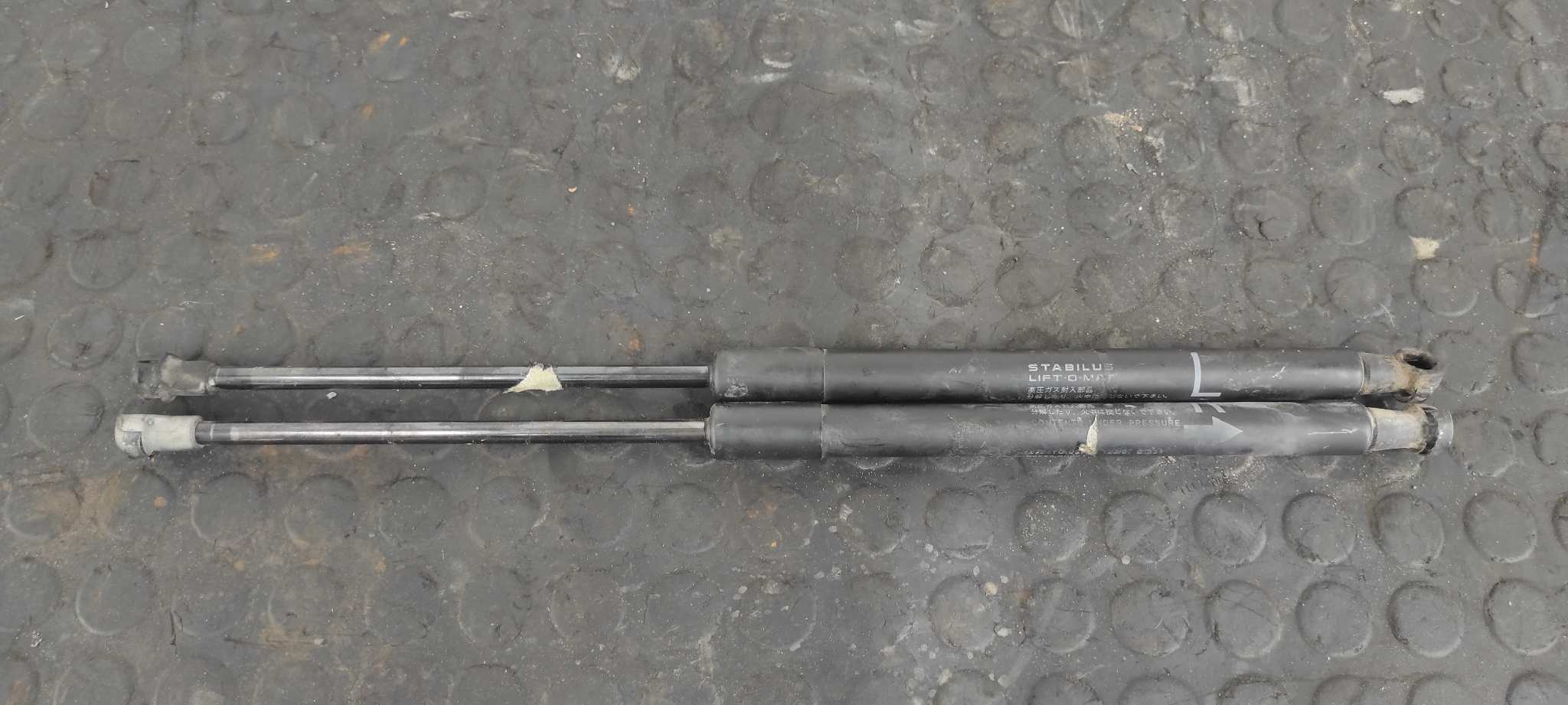 AMORTIGUADORES MALETERO / PORTON TOYOTA YARIS (KSP9/SCP9/NLP9)