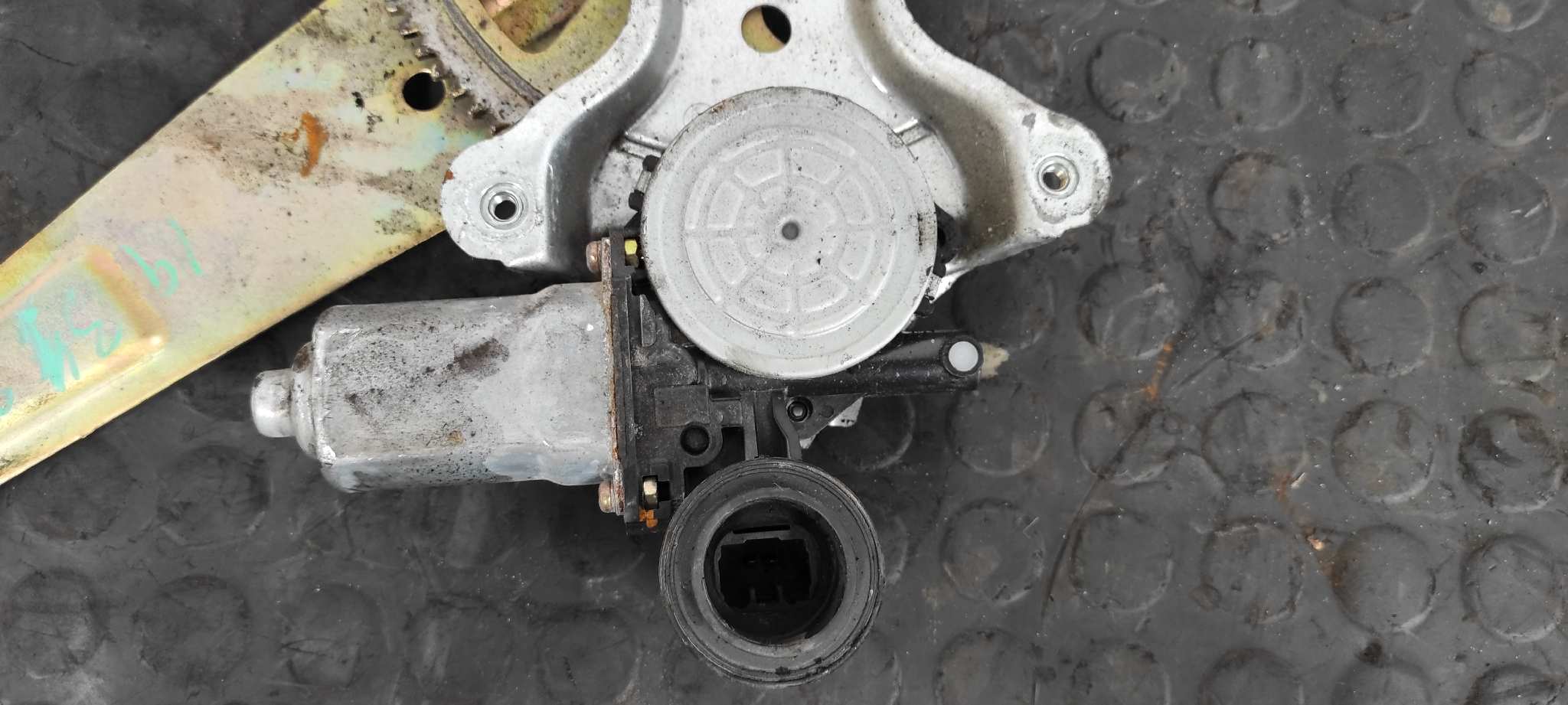 ELEVALUNAS TRASERO DERECHO TOYOTA RAV 4 (A2) - vista 3