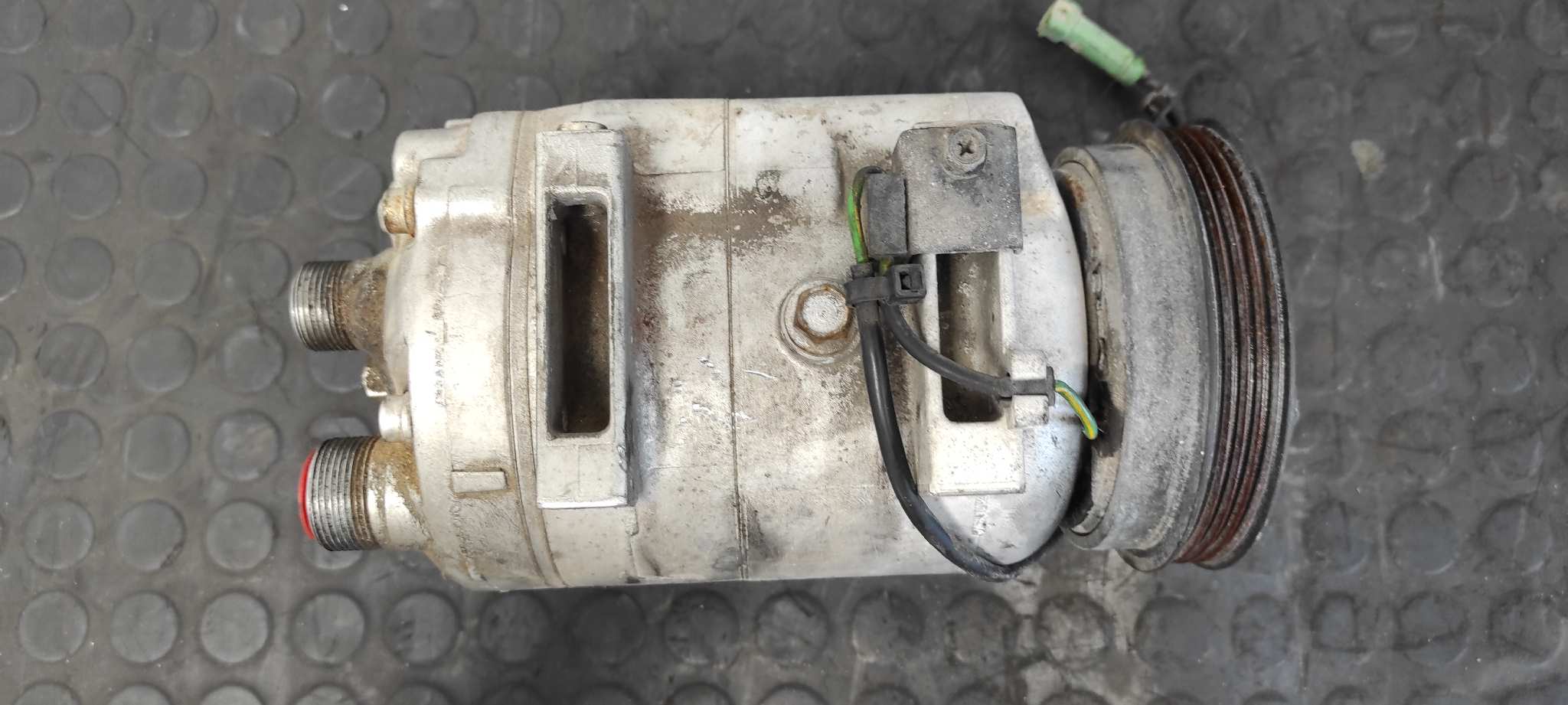 COMPRESOR AIRE ACONDICIONADO VOLKSWAGEN PASSAT BERLINA (3B2) - vista 4