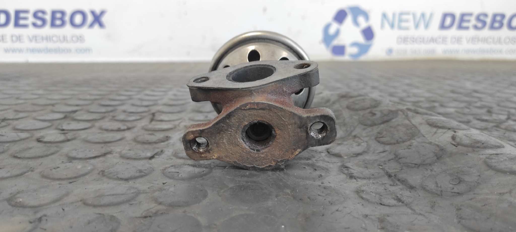 VALVULA EGR VOLKSWAGEN PASSAT BERLINA (3B2) - vista 4