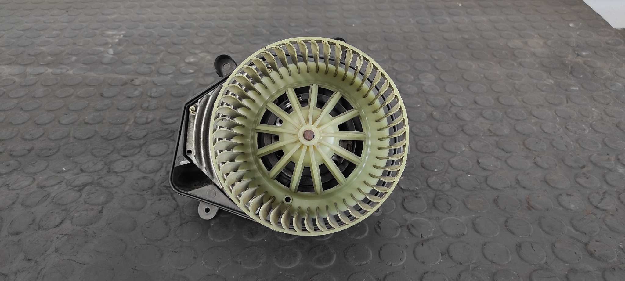 MOTOR CALEFACCION VOLKSWAGEN PASSAT BERLINA (3B3) - vista 4