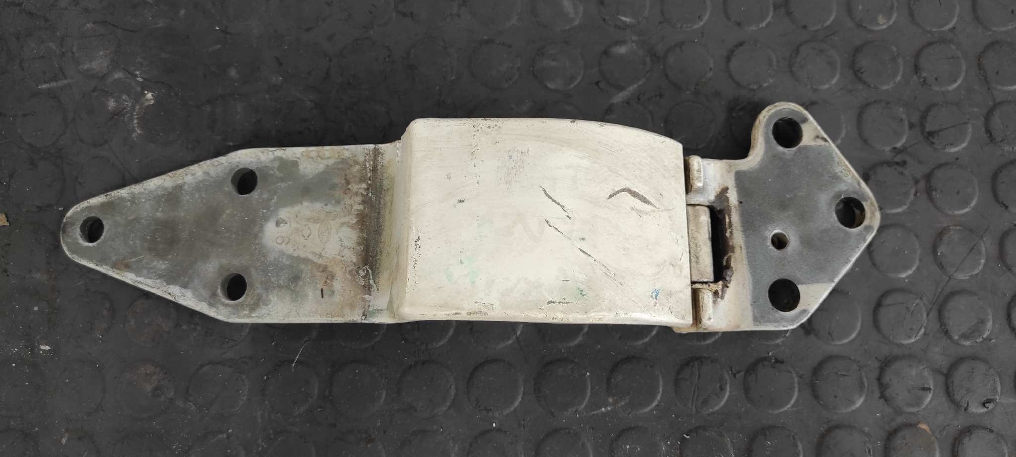 BISAGRAS PORTON NISSAN VANETTE CARGO