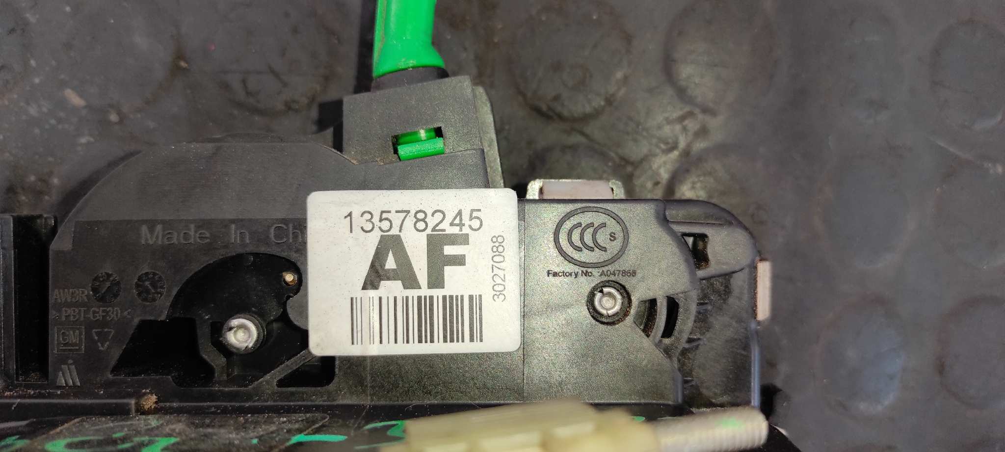 CERRADURA PUERTA TRASERA DERECHA CHEVROLET CRUZE - vista 3