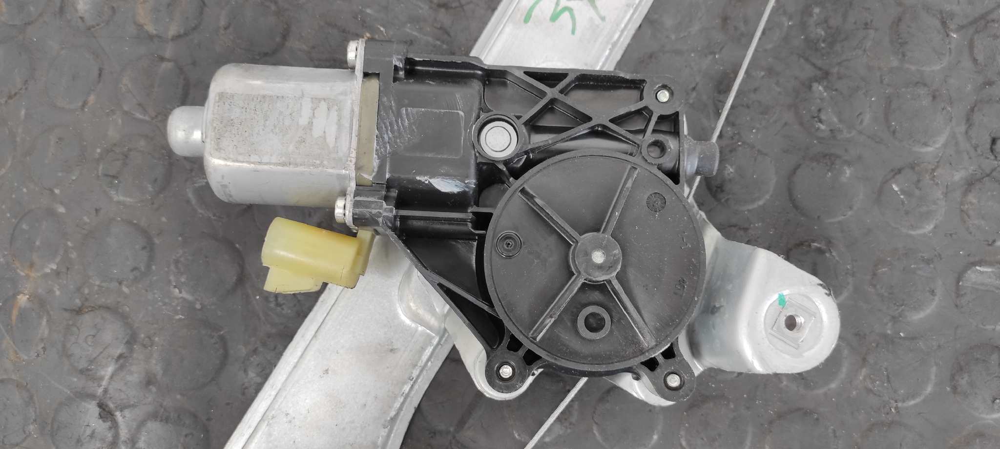 ELEVALUNAS TRASERO IZQUIERDO CHEVROLET CRUZE - vista 2