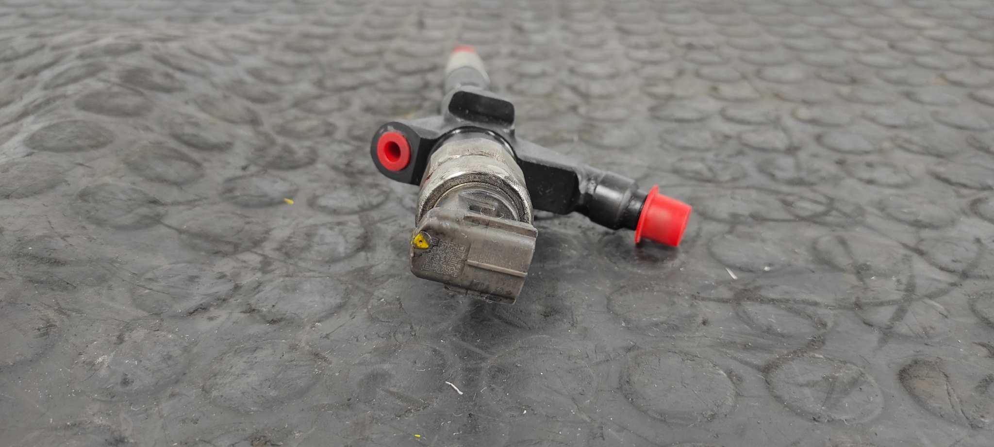 INYECTOR NISSAN CABSTAR - vista 3