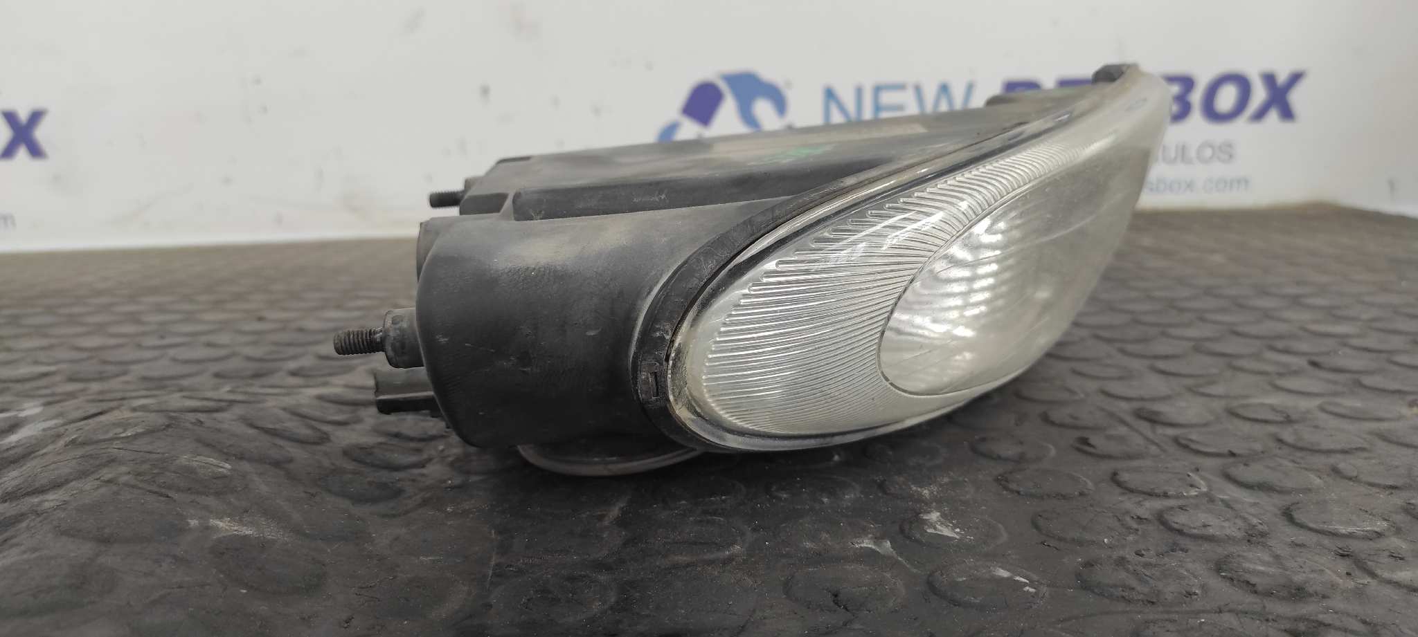 FARO ANTINIEBLA DERECHO CHRYSLER VOYAGER (RG) - vista 4