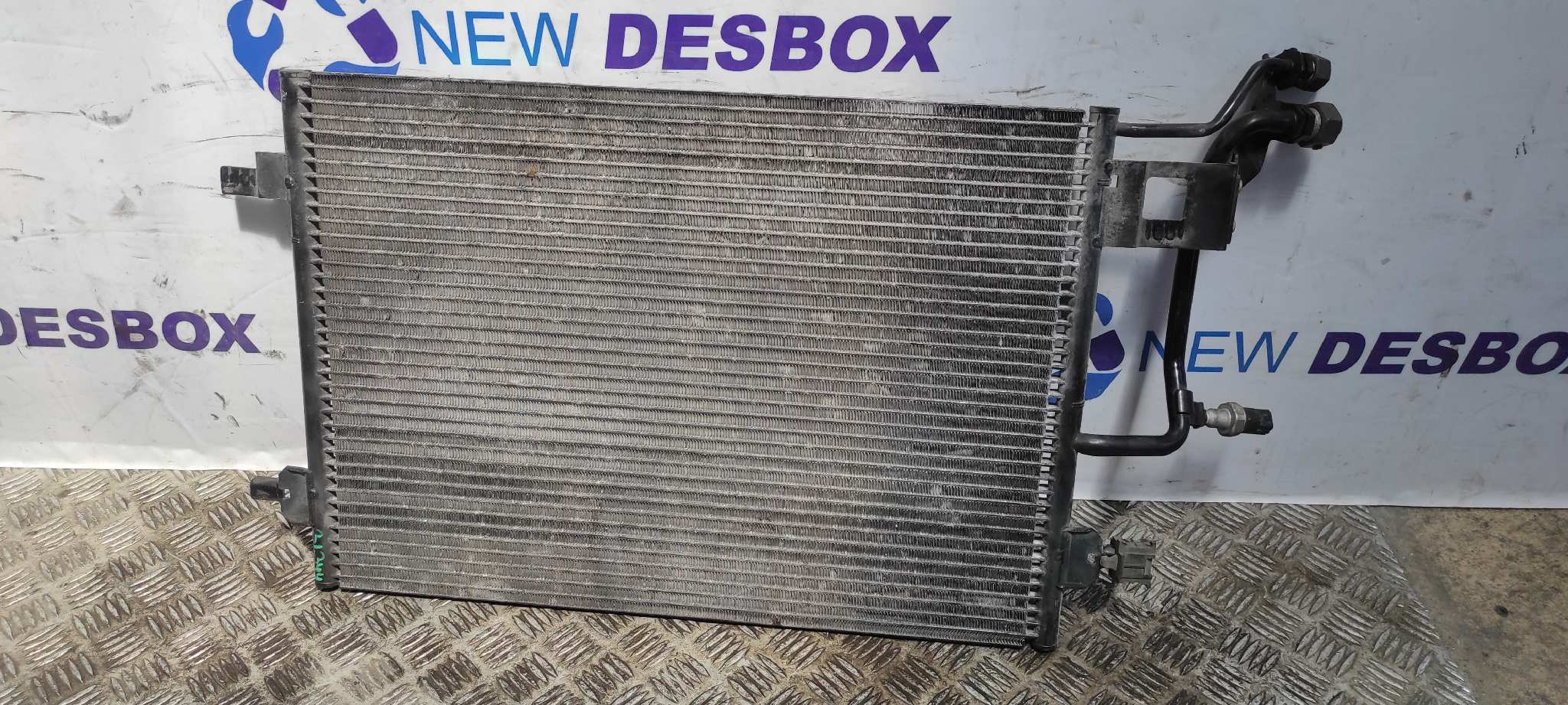 CONDENSADOR / RADIADOR  AIRE ACONDICIONADO VOLKSWAGEN PASSAT BERLINA (3B2) - vista 4