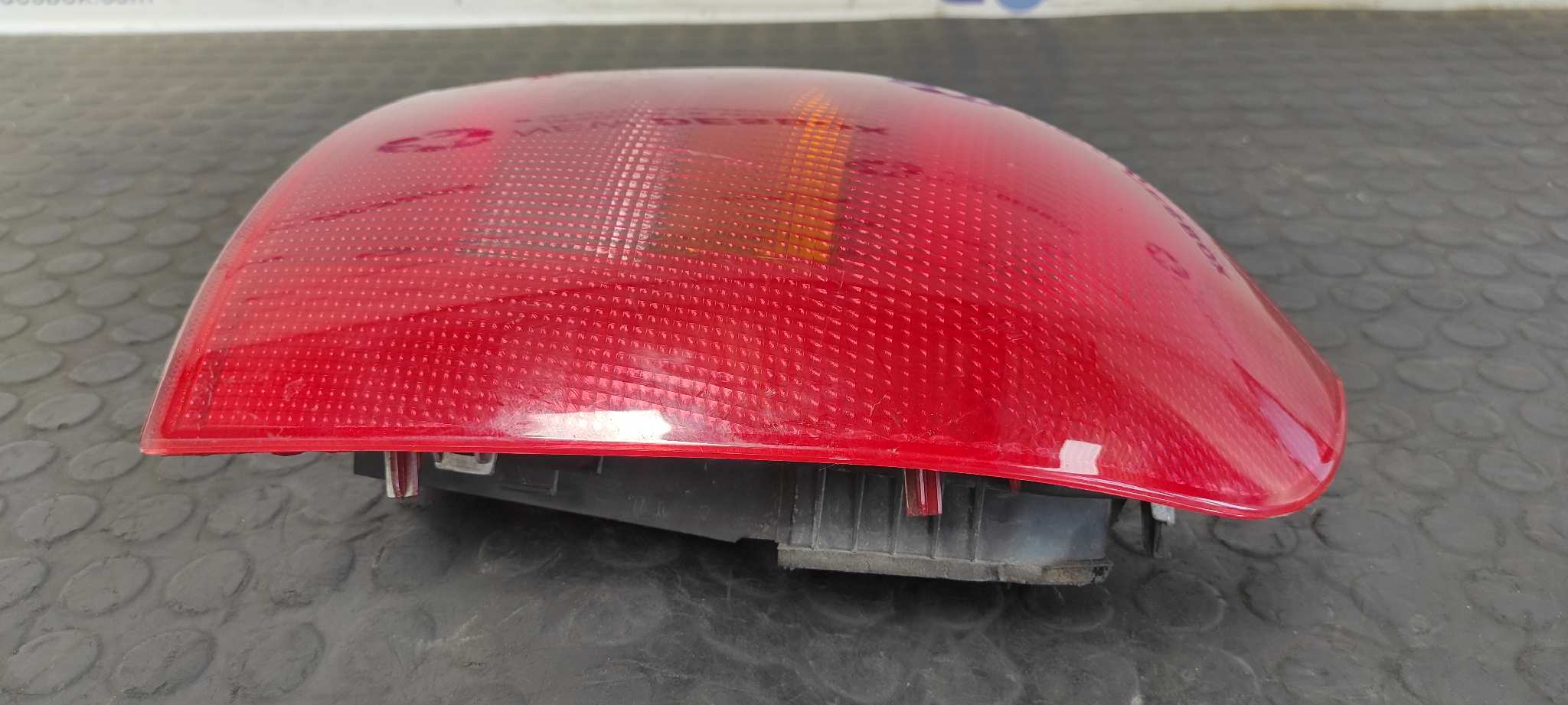 PILOTO TRASERO DERECHO RENAULT CLIO II FASE I (B/CBO) - vista 2