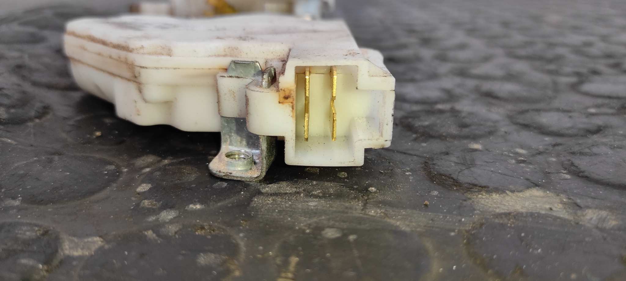 CERRADURA PUERTA DELANTERA IZQUIERDA NISSAN VANETTE CARGO (HC23) - vista 4