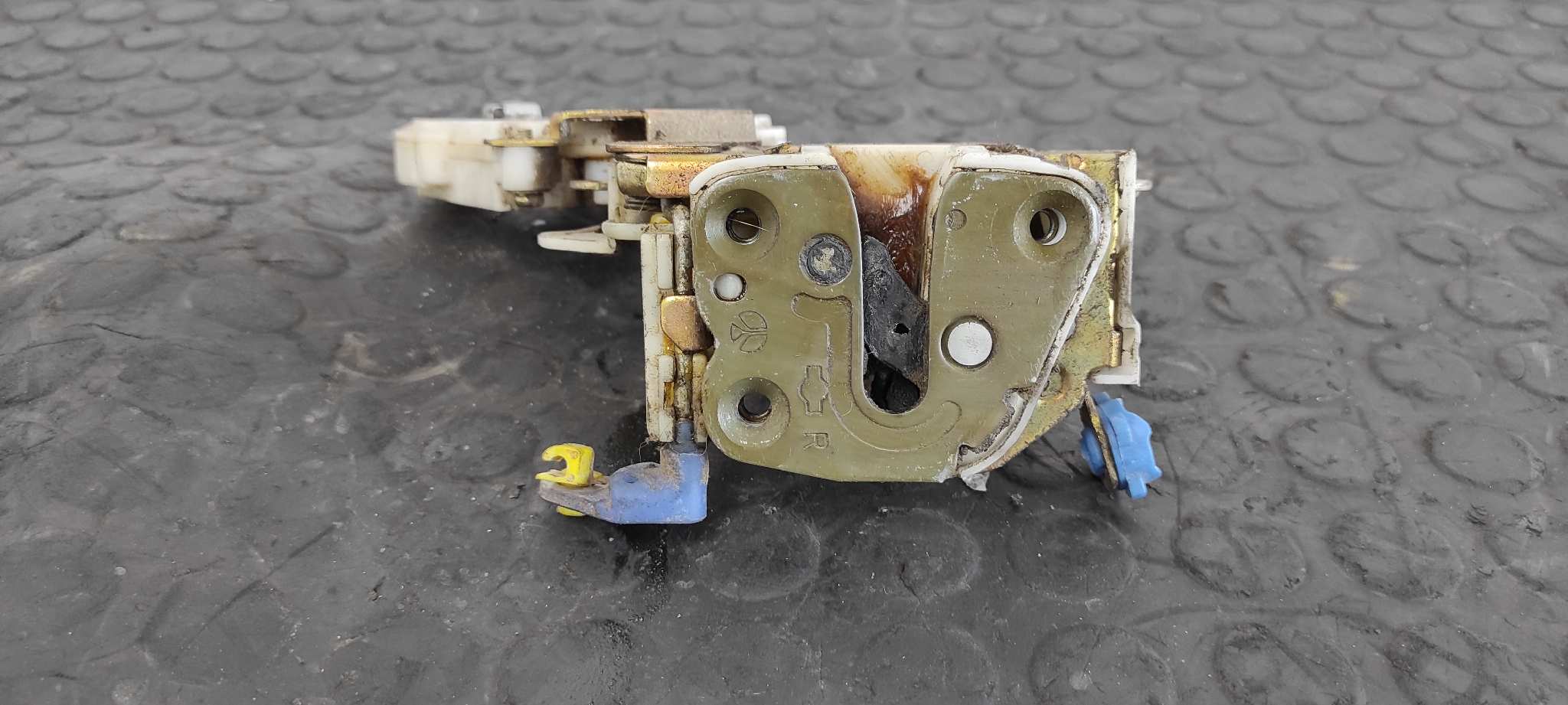 CERRADURA PUERTA DELANTERA DERECHA NISSAN VANETTE CARGO (HC23) - vista 5