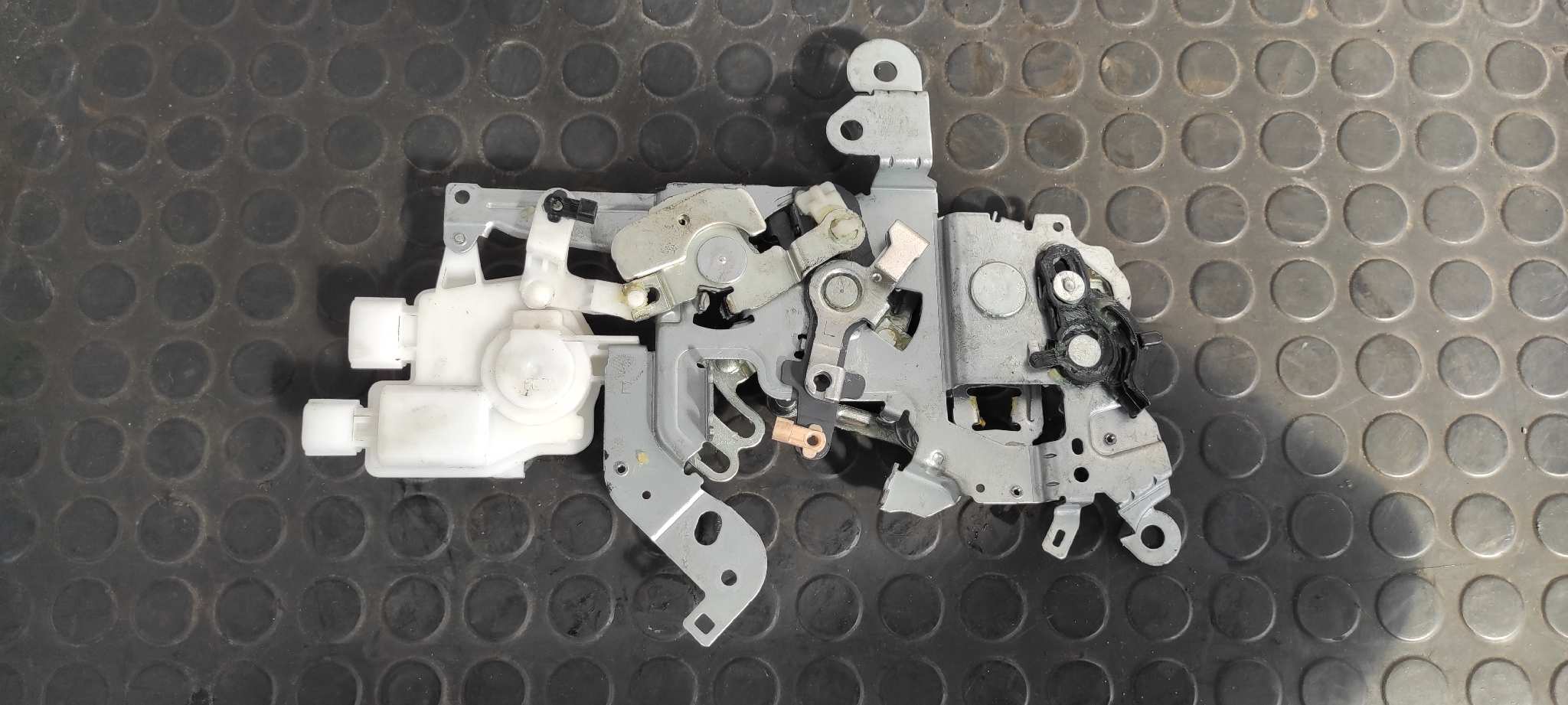 CERRADURA PUERTA TRASERA IZQUIERDA MAZDA 5 BERL. (CR) - vista 2