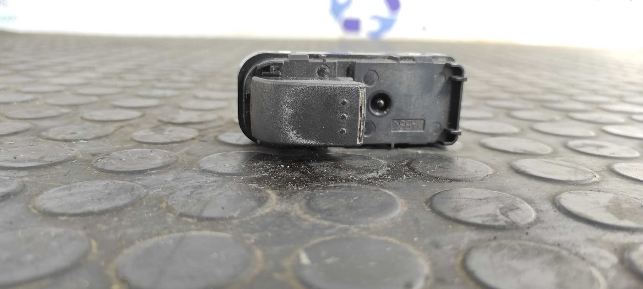 MANDO ELEVALUNAS TRASERO IZQUIERDO MAZDA 5 BERL. (CR) - vista 3