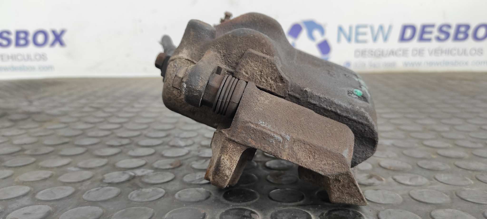 PINZA DE FRENO DELANTERA DERECHA NISSAN VANETTE CARGO (HC23) - vista 2