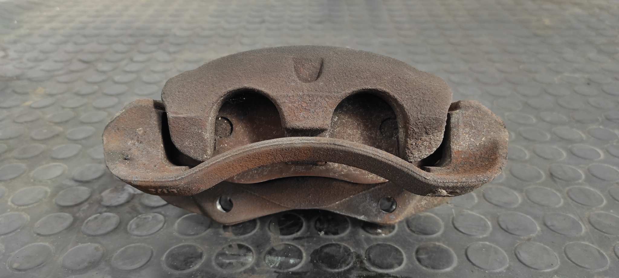 PINZA DE FRENO DELANTERA IZQUIERDA NISSAN VANETTE CARGO (HC23) - vista 2