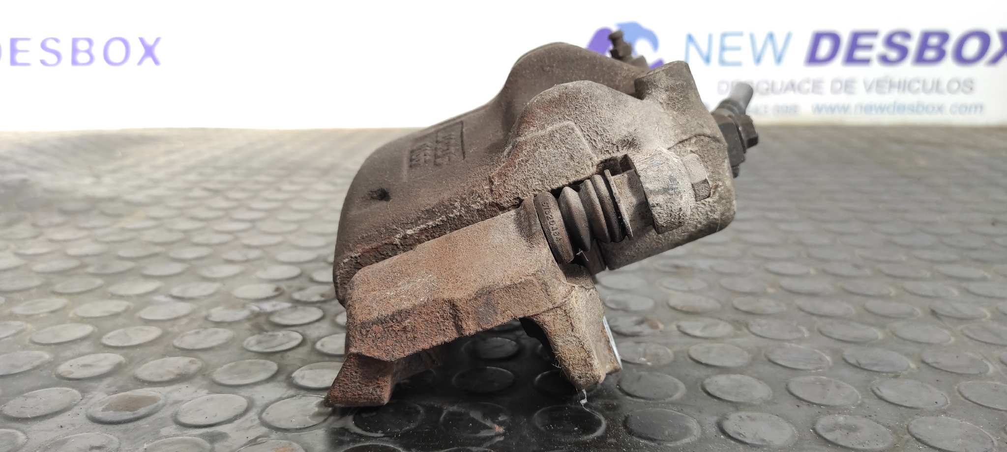 PINZA DE FRENO DELANTERA IZQUIERDA NISSAN VANETTE CARGO (HC23) - vista 3