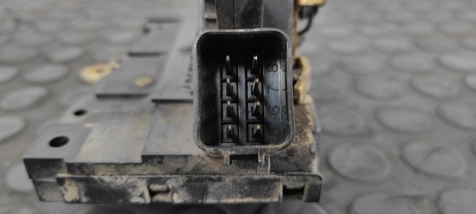 CERRADURA PUERTA DELANTERA DERECHA FORD FOCUS TURNIER (CAK) - vista 3