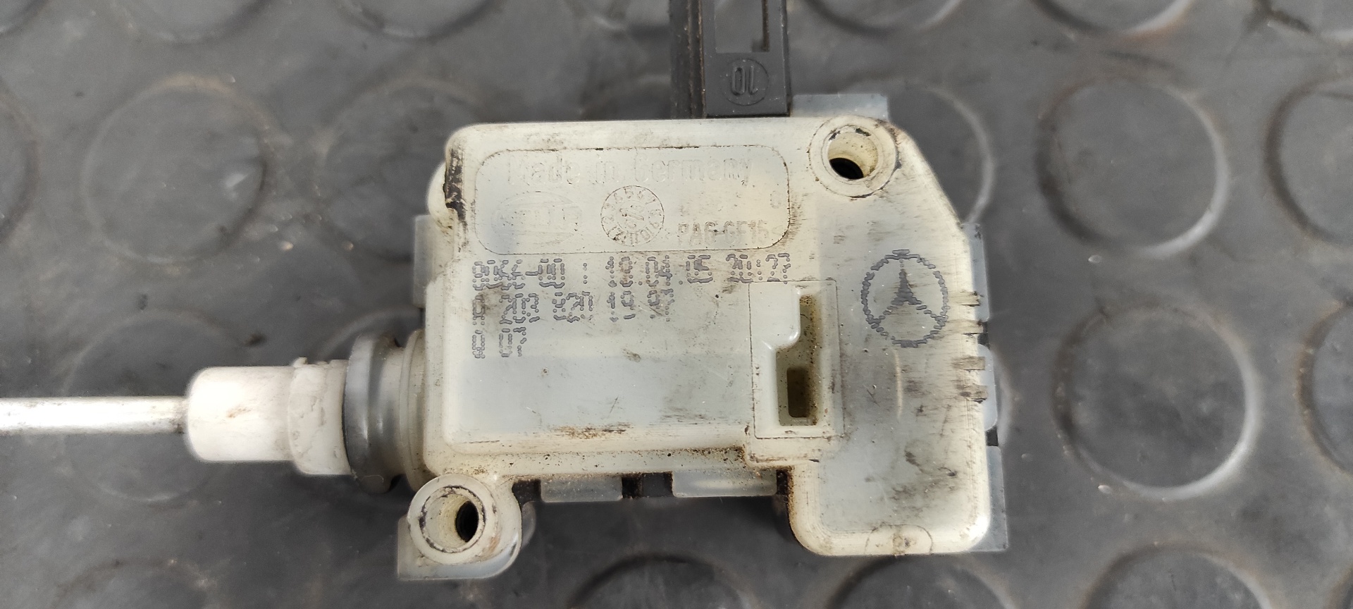 TAPA EXTERIOR COMBUSTIBLE MERCEDES CLASE C (W203) - vista 3
