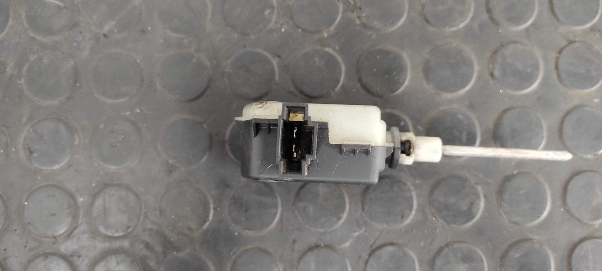 TAPA EXTERIOR COMBUSTIBLE MERCEDES CLASE C (W203) - vista 6