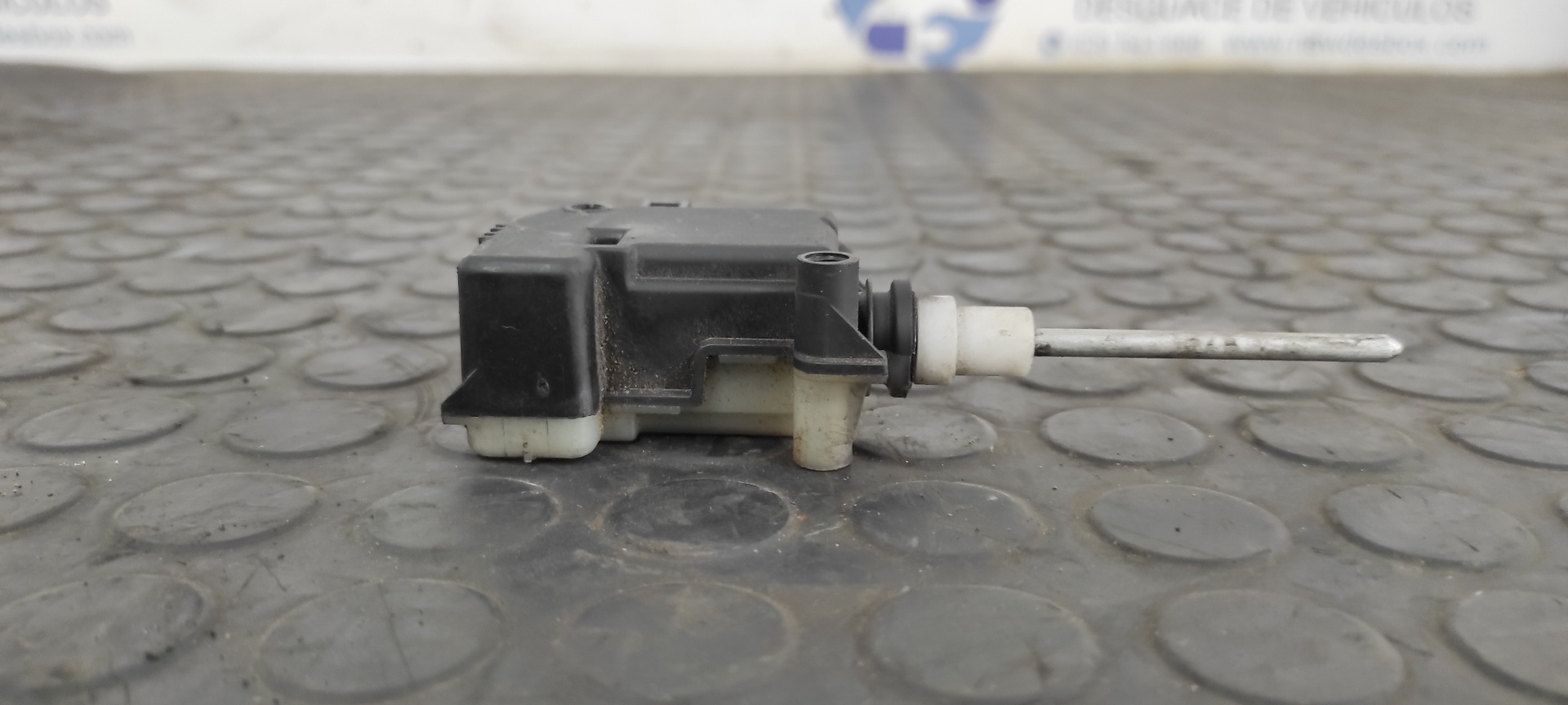 TAPA EXTERIOR COMBUSTIBLE MERCEDES CLASE C (W203) - vista 4