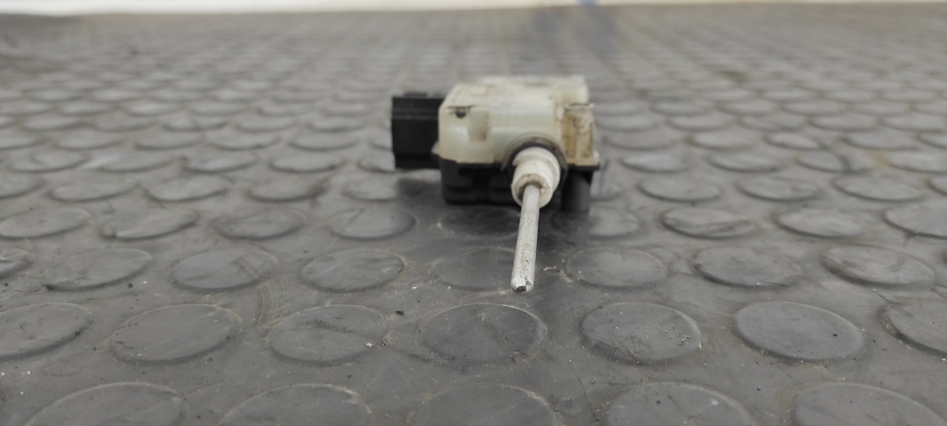 TAPA EXTERIOR COMBUSTIBLE MERCEDES CLASE C (W203) - vista 5