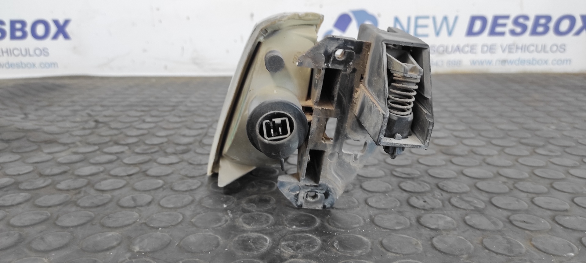 PILOTO DELANTERO IZQUIERDO PEUGEOT 205 BERLINA - vista 3