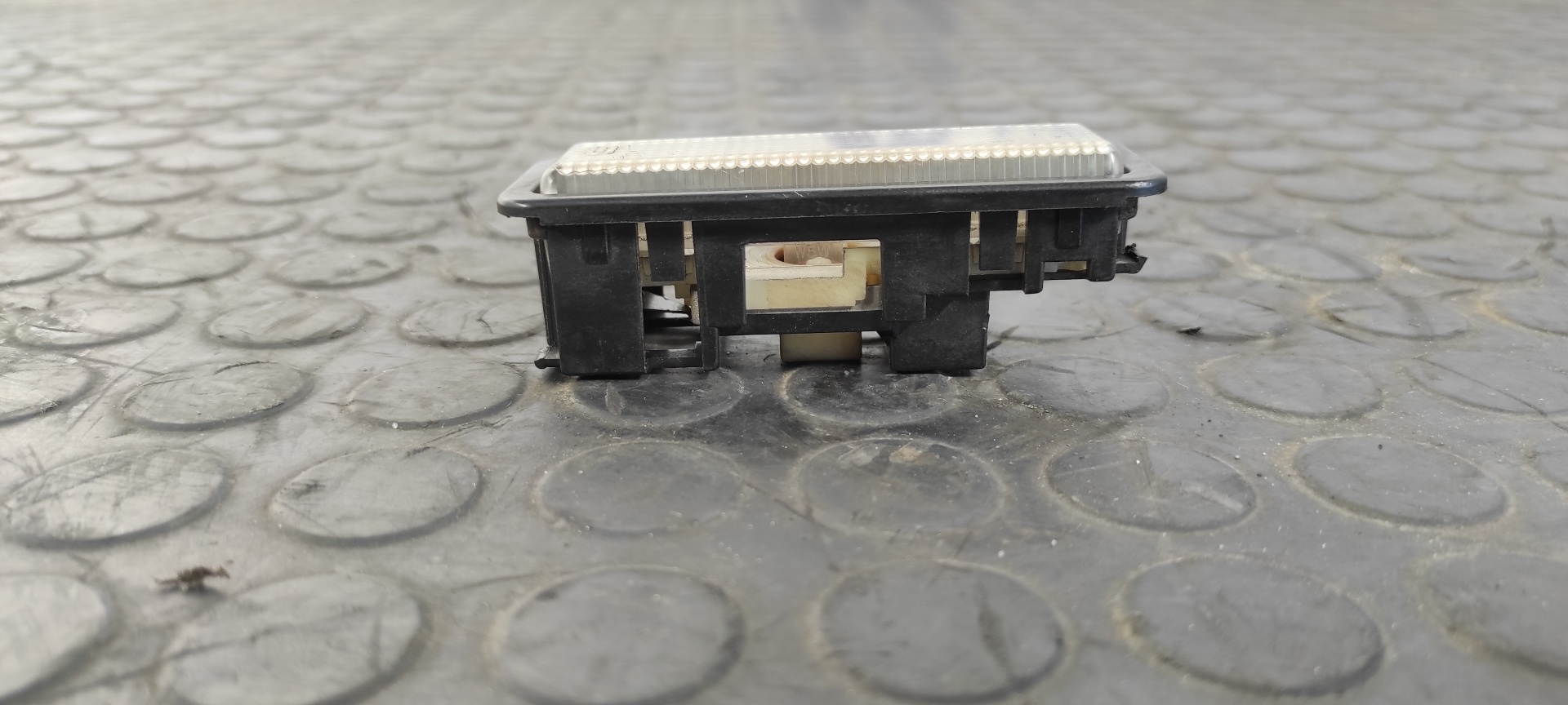 LUZ INTERIOR PEUGEOT 205 BERLINA - vista 2