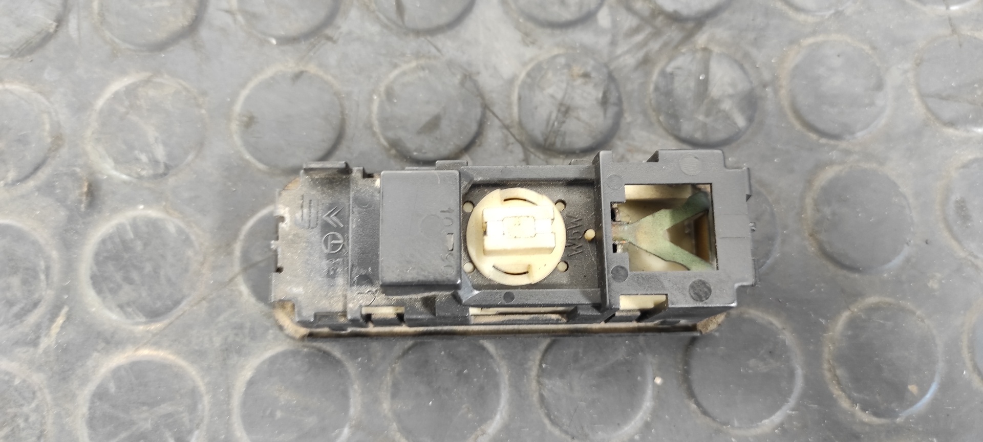 LUZ INTERIOR PEUGEOT 205 BERLINA - vista 5