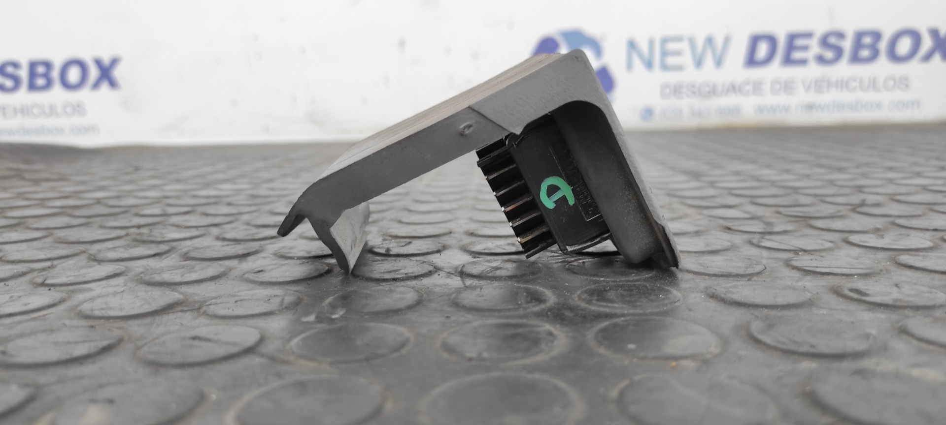 MANDO ELEVALUNAS DELANTERO IZQUIERDO PEUGEOT 205 BERLINA - vista 2