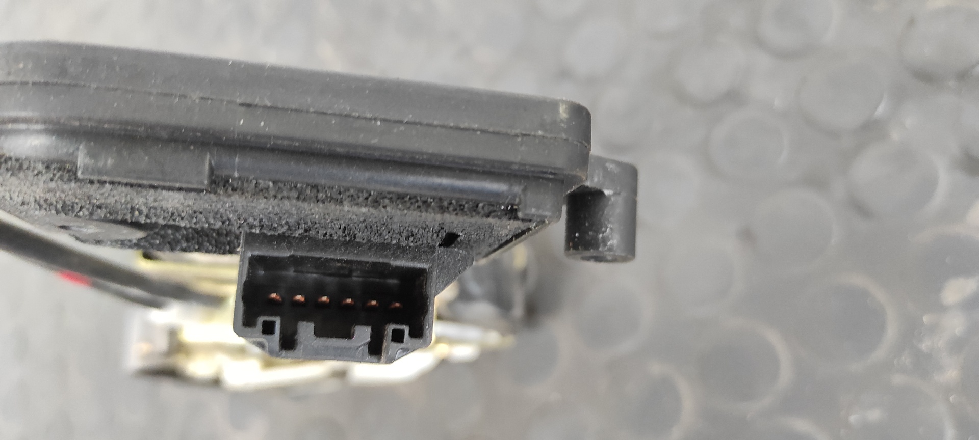 CERRADURA PUERTA TRASERA IZQUIERDA MAZDA 6 BERLINA (GG) - vista 2