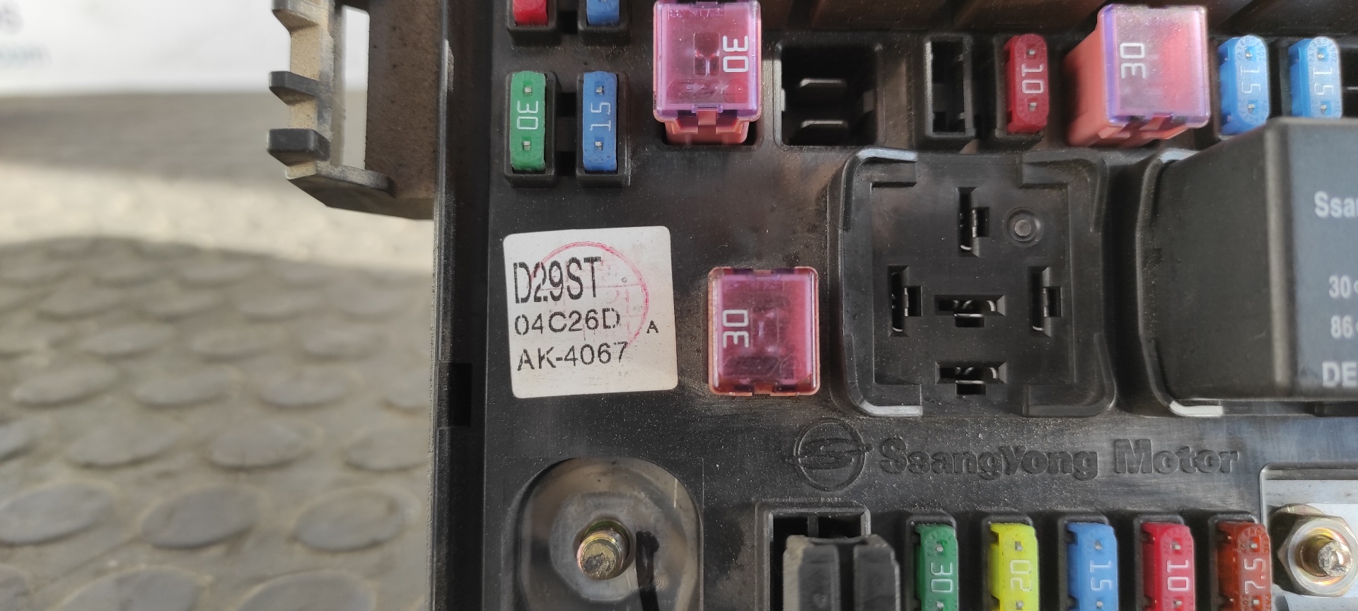 CAJA RELES / FUSIBLES SSANGYONG REXTON - vista 4