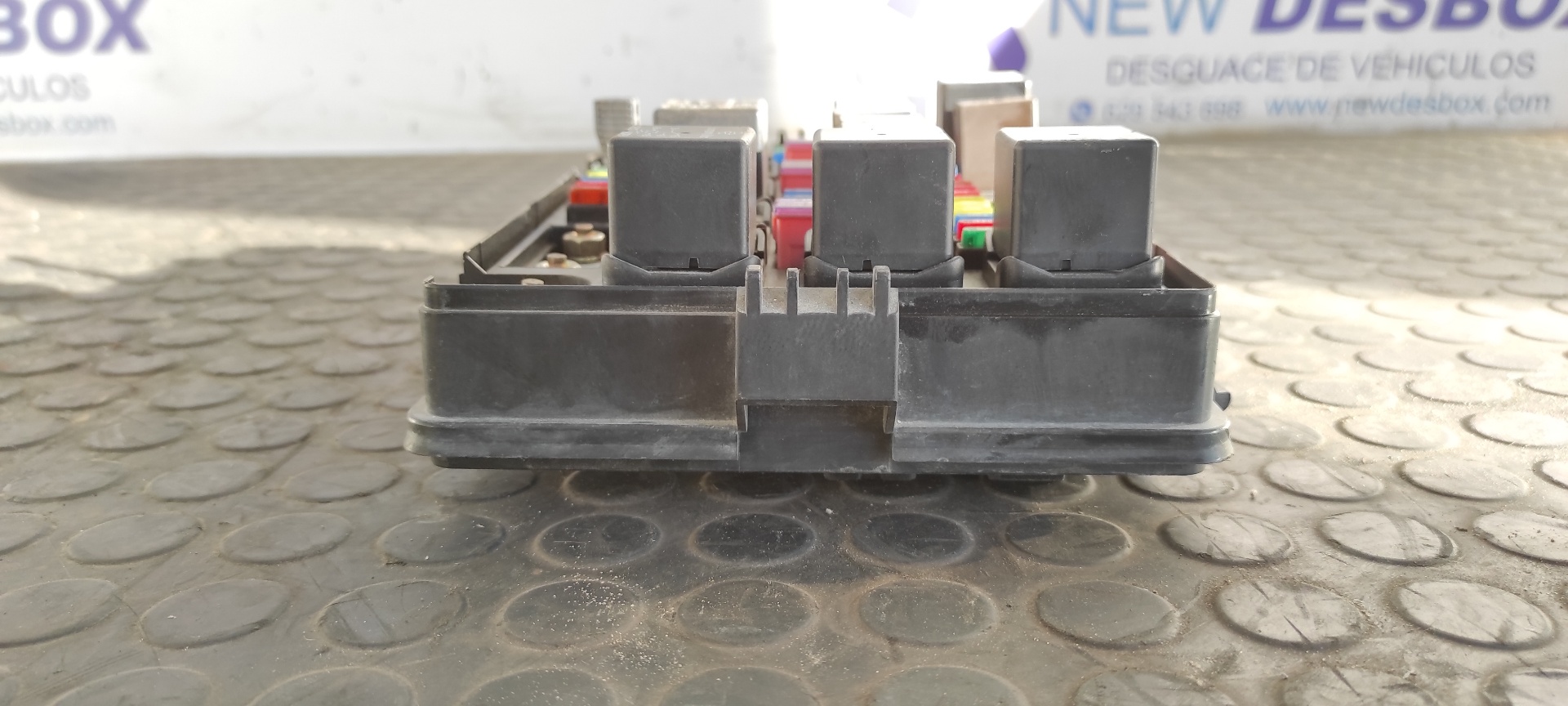 CAJA RELES / FUSIBLES SSANGYONG REXTON - vista 2