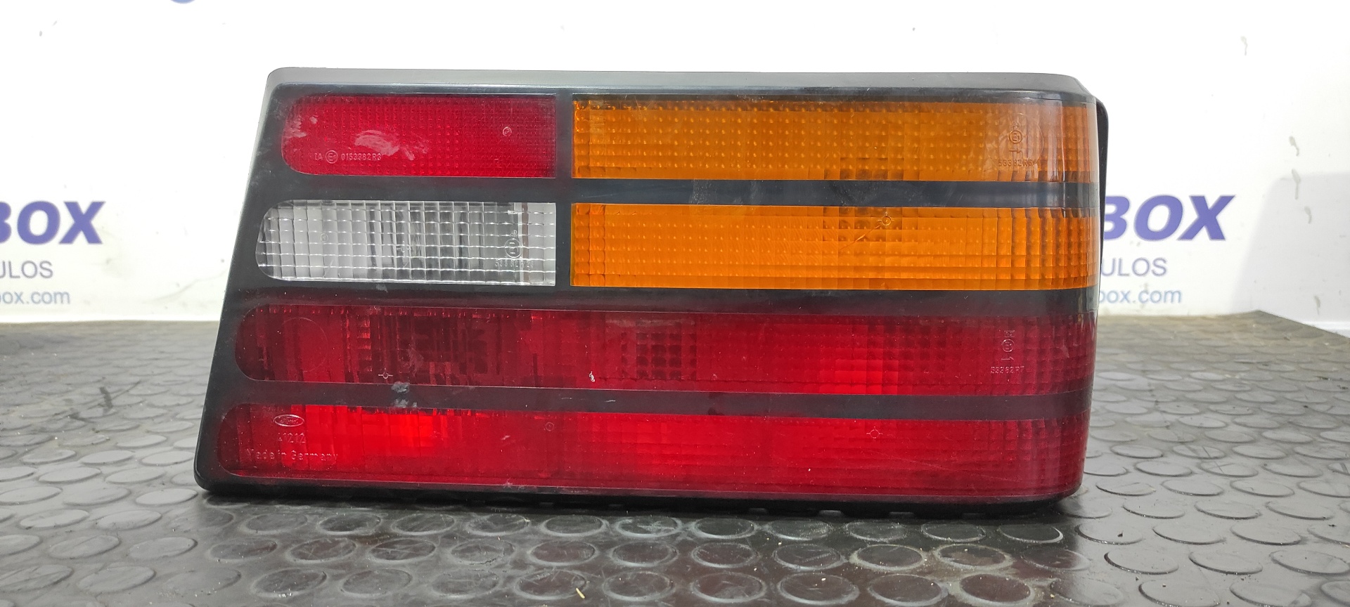 PILOTO TRASERO DERECHO FORD ORION