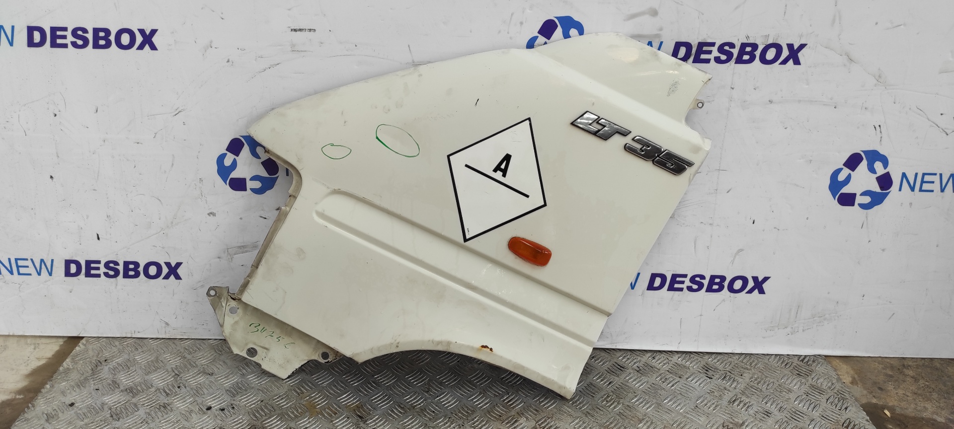 ALETA DELANTERA IZQUIERDA VOLKSWAGEN LT CAJA ABIERTA (MOD. 1997)