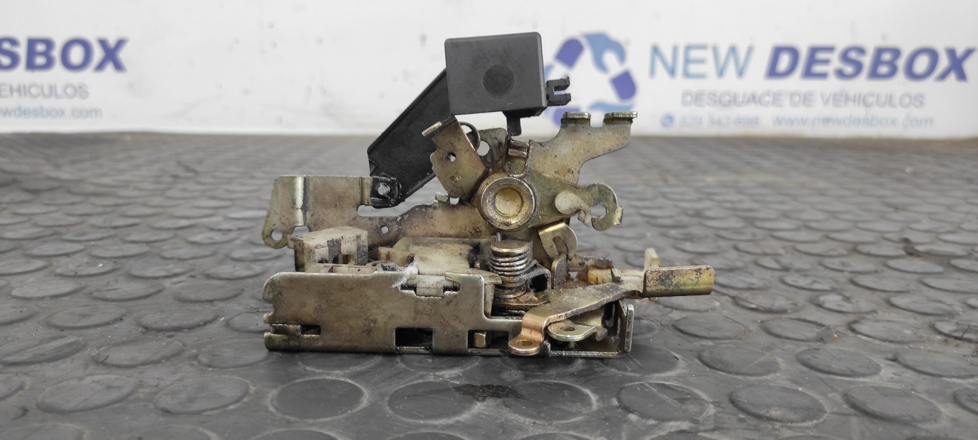 CERRADURA PUERTA DELANTERA IZQUIERDA VOLKSWAGEN LT CAJA ABIERTA (MOD. 1997)