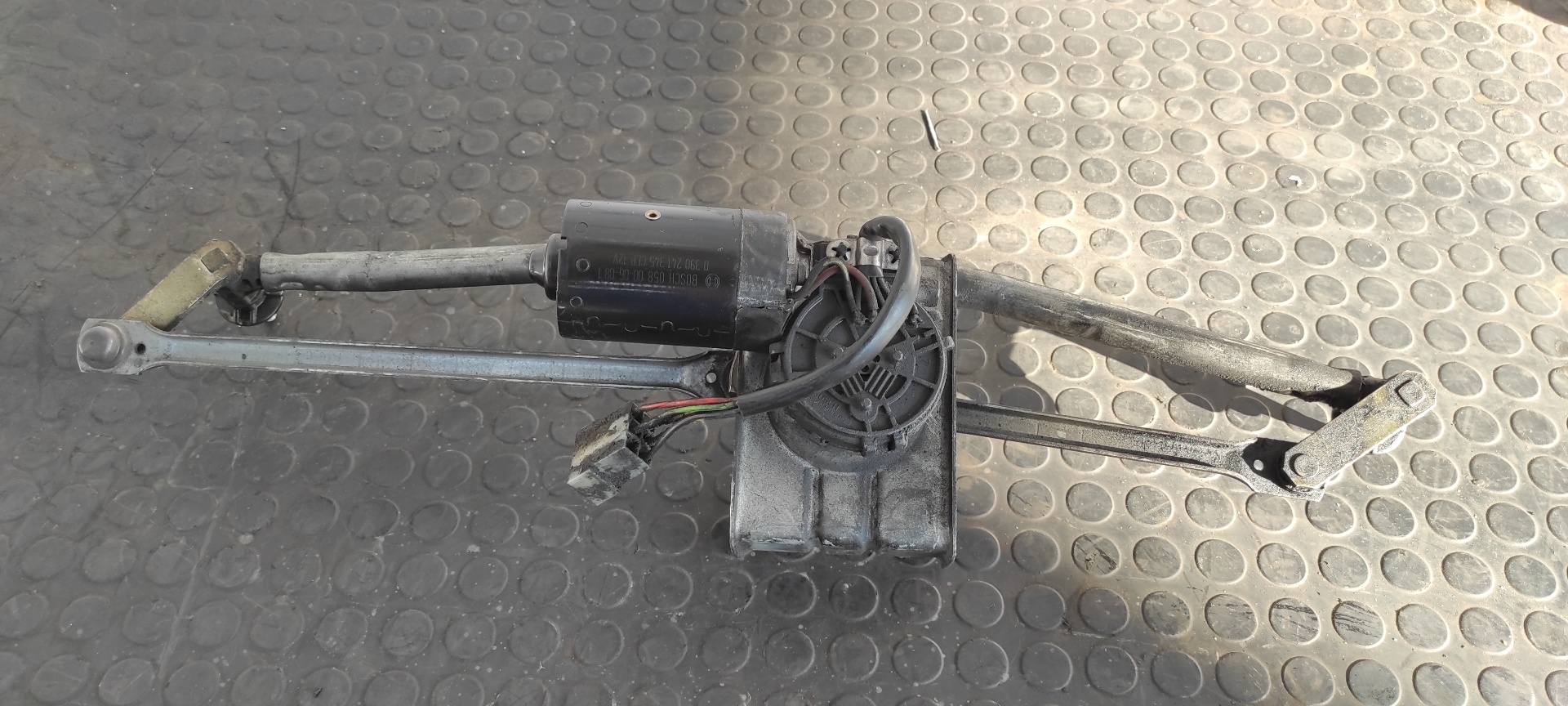 MOTOR LIMPIA DELANTERO VOLKSWAGEN LT CAJA ABIERTA (MOD. 1997) - vista 2